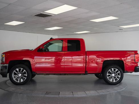 Used 2017 Chevrolet Silverado 1500 LT AWD/4WD image 4