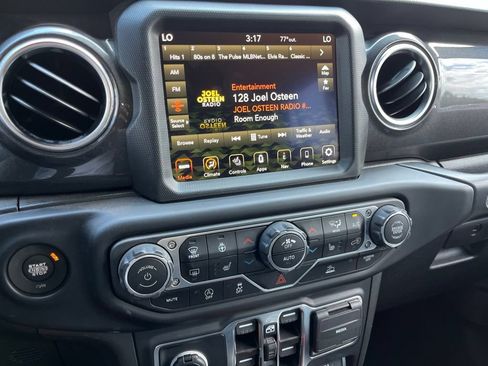 Used 2022 Jeep Wrangler Unlimited Rubicon w/ LED Lighting Group AWD/4WD image 68