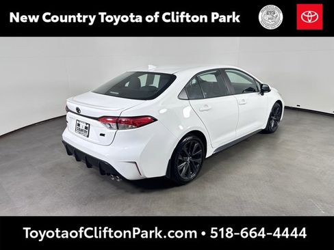 Used 2023 Toyota Corolla SE image 3