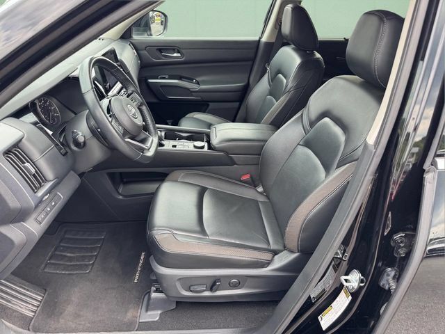 Used 2023 Nissan Pathfinder SL AWD/4WD image 6