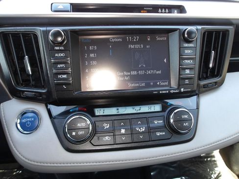 Used 2017 Toyota RAV4 Limited AWD/4WD image 19