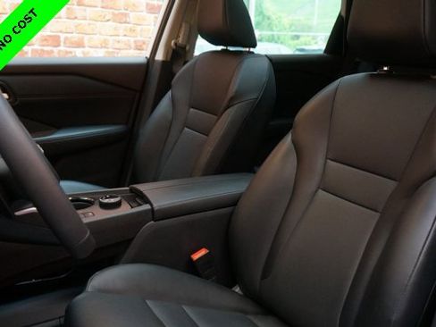 Used 2022 Nissan Rogue SV w/ SV Premium Package image 10