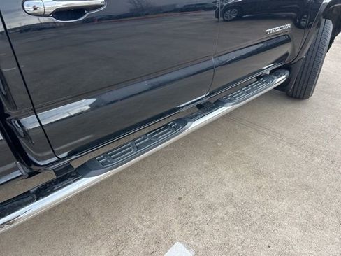 Used 2022 Toyota Tacoma Limited image 3