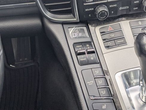 Used 2013 Porsche Panamera 4 Platinum Edition image 24