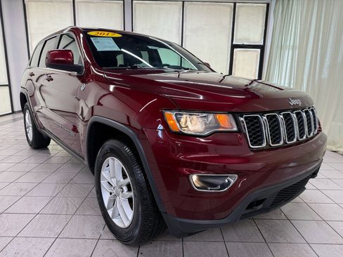 Used 2017 Jeep Grand Cherokee Laredo w/ Quick Order Package 23E AWD/4WD image 2