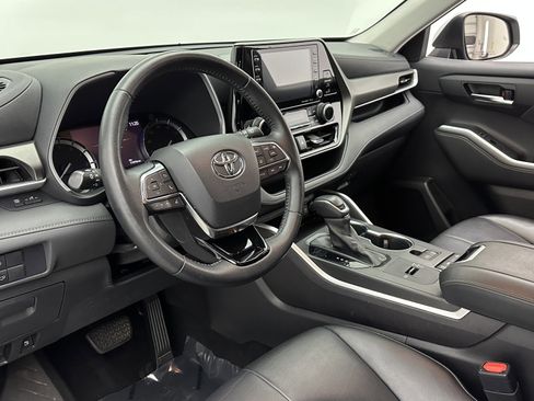 Used 2021 Toyota Highlander XLE image 10