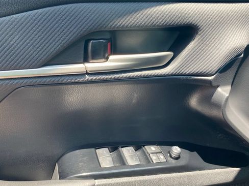 Used 2025 Toyota Camry SE FWD image 22