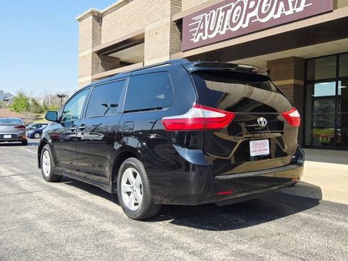 Used 2019 Toyota Sienna LE w/ LE Preferred Package image 8
