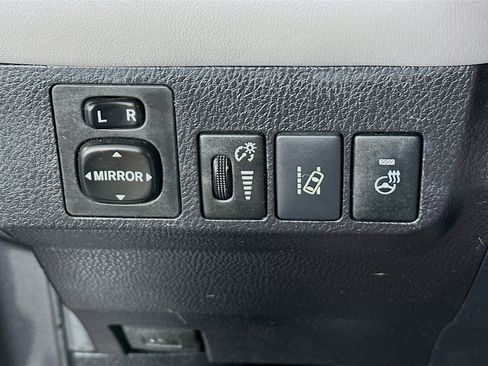 Used 2017 Toyota RAV4 Platinum w/ Cargo Management Package FWD image 16