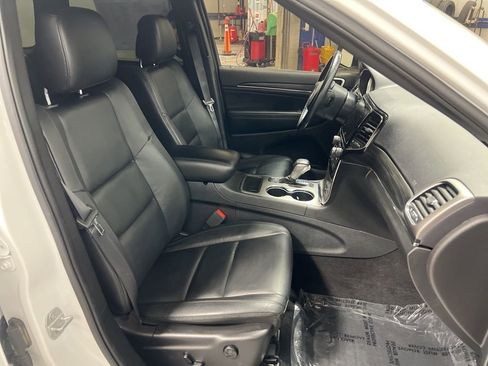 Used 2020 Jeep Grand Cherokee Limited RWD image 9