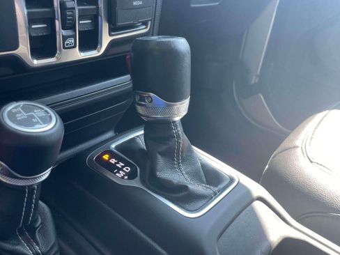 Used 2021 Jeep Wrangler Unlimited Sahara AWD/4WD image 29