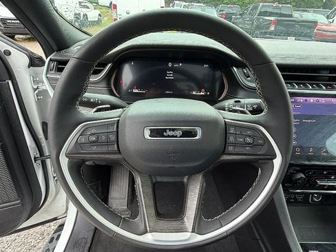 Used 2025 Jeep Grand Cherokee L Limited w/ Luxury Tech Group II AWD/4WD image 29