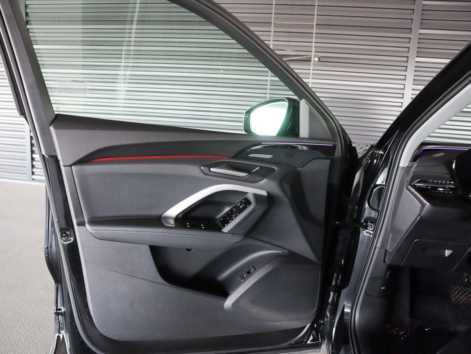 Used 2025 Audi Q5 Premium Plus w/ Premium Plus AWD/4WD image 28