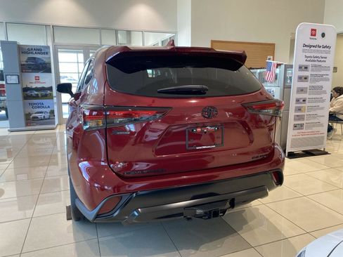 New 2026 Toyota Highlander XLE image 6