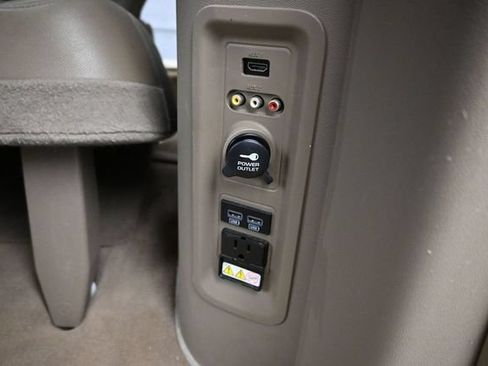 Used 2015 Chrysler Town & Country Touring-L w/ Driver Convenience Group FWD image 23
