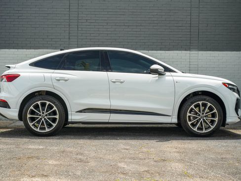 Used 2022 Audi Q4 e-tron Premium Plus AWD/4WD image 4
