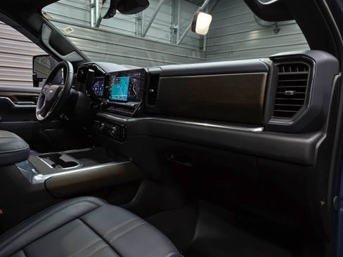 Used 2025 Chevrolet Silverado 2500 High Country w/ High Country Premium Package AWD/4WD image 18
