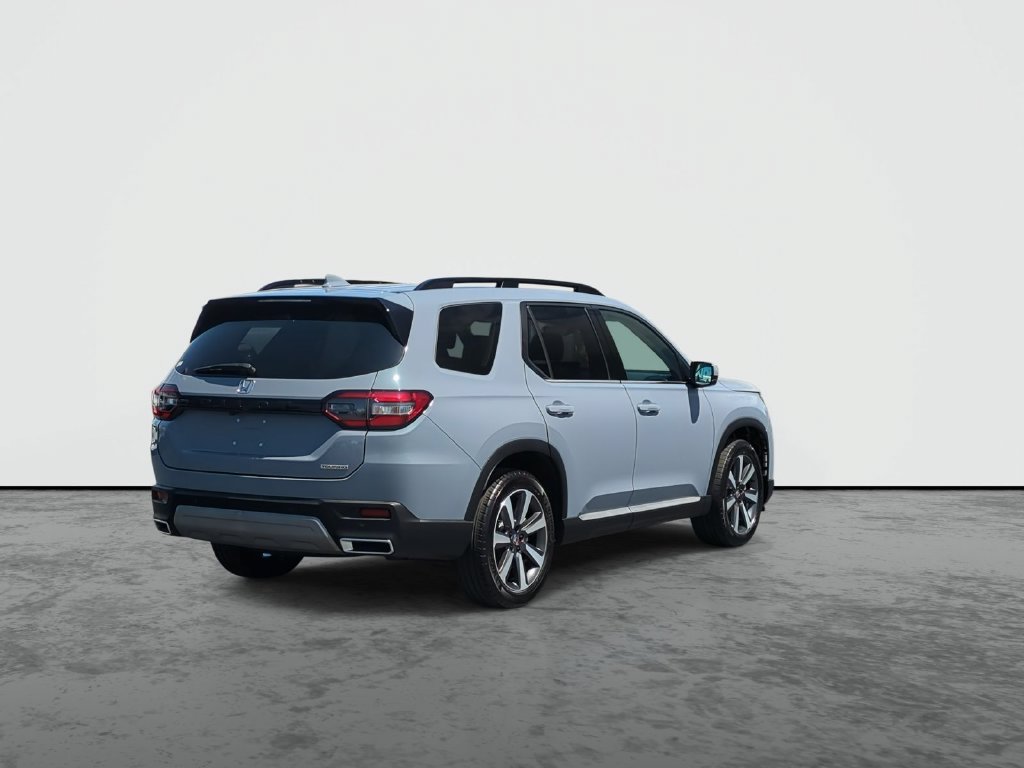 Used 2025 Honda Pilot Touring image 8