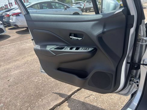 Used 2025 Nissan Versa SV FWD image 18