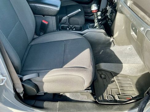 Used 2022 Jeep Wrangler Unlimited Sport image 23