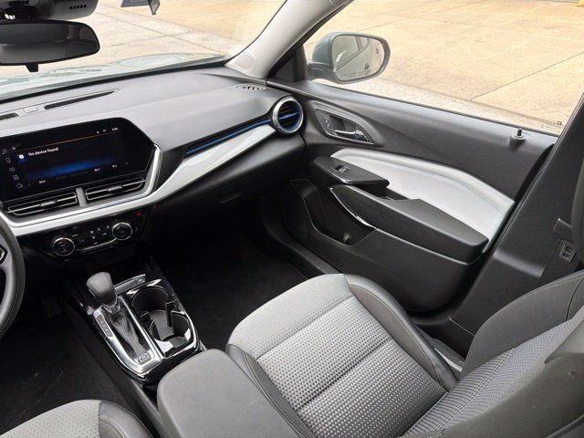 Used 2025 Chevrolet Trax LT FWD image 19