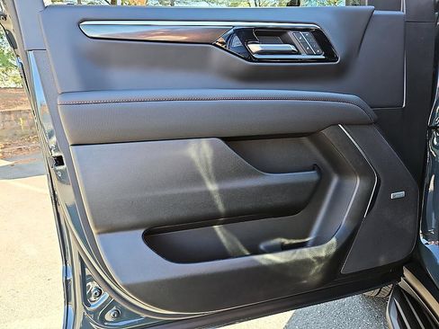 New 2026 Chevrolet Suburban RST w/ RST Capability Package AWD/4WD image 14