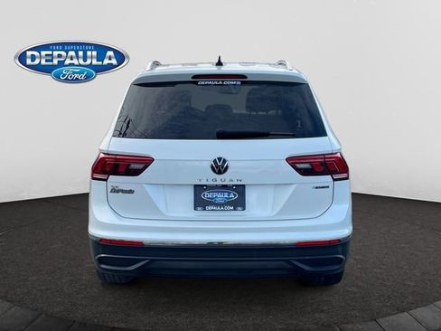 Used 2023 Volkswagen Tiguan SE w/ Panoramic Sunroof Package image 5