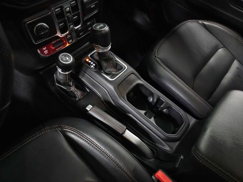 Used 2021 Jeep Wrangler Unlimited Rubicon w/ Xtreme Recon 35" Tire Package AWD/4WD image 32