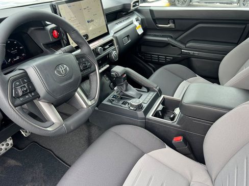 Used 2025 Toyota Tacoma TRD Sport AWD/4WD image 7