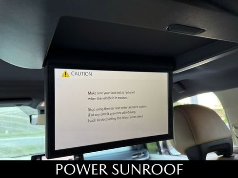 Used 2023 Toyota Sienna Limited image 8