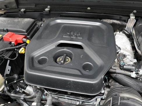 Used 2025 Jeep Wrangler Unlimited Sahara AWD/4WD image 30