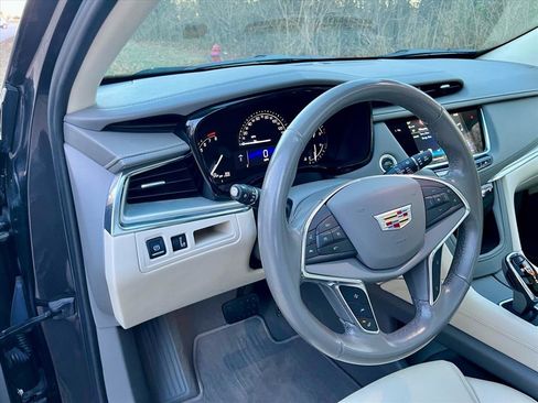 Used 2018 Cadillac XT5 Luxury w/ Driver Awareness Package image 13