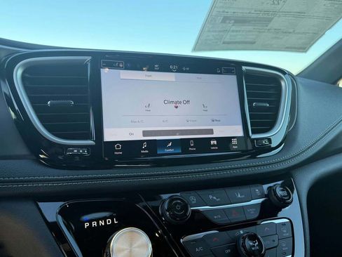 New 2026 Chrysler Pacifica Select image 36