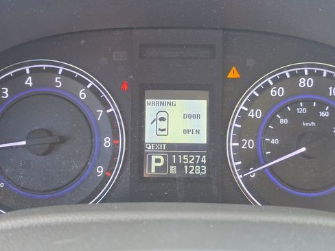 Used 2012 INFINITI G37 x w/ Premium Pkg image 18