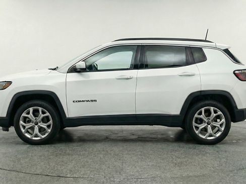 Used 2025 Jeep Compass Latitude image 5