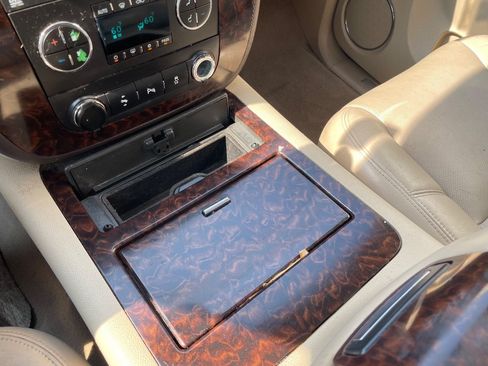 Used 2013 GMC Yukon XL Denali RWD image 52