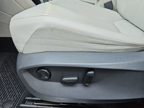 Used 2022 Volkswagen Tiguan SE R-Line FWD image 24