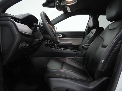 Used 2025 Jeep Compass Limited image 11