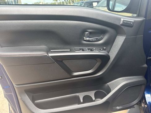 Used 2021 Nissan Titan PRO-4X w/ Pro-4x Convenience Package image 18