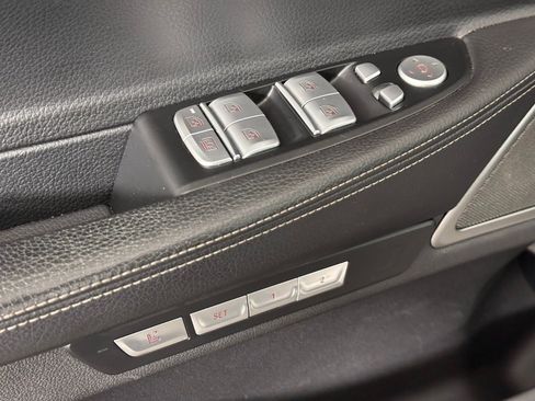 Used 2017 BMW 740i xDrive image 38