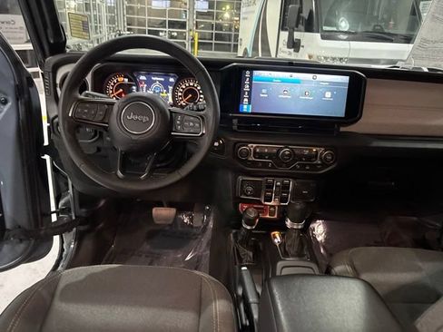 Used 2024 Jeep Wrangler Unlimited Sport AWD/4WD image 29