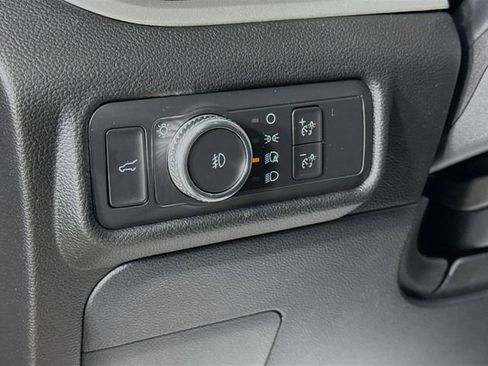 Used 2022 Ford Explorer XLT w/ Equipment Group 202A image 10