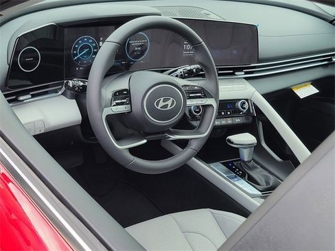 New 2025 Hyundai Elantra Limited image 3