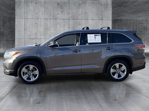 Used 2016 Toyota Highlander Limited w/ Driver Technology Package AWD/4WD image 2