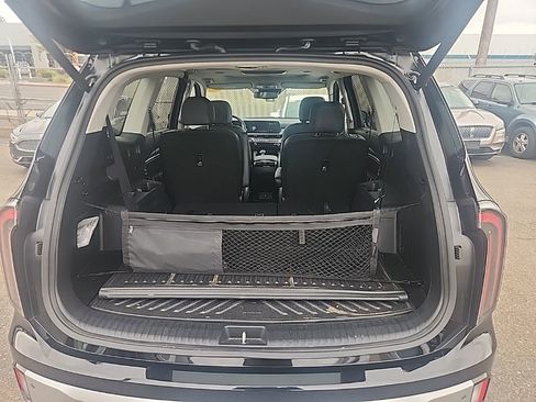 Used 2024 Kia Telluride EX w/ EX Captain's Chair Package FWD image 17