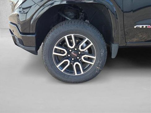 Used 2023 GMC Sierra 1500 AT4 w/ AT4 Premium Package AWD/4WD image 9