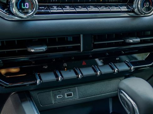 Used 2024 GMC Canyon Elevation w/ Convenience Package image 14