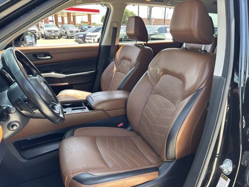 Used 2023 Nissan Pathfinder Platinum FWD image 21