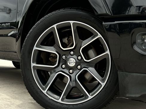 Used 2019 RAM 1500 Laramie AWD/4WD image 9
