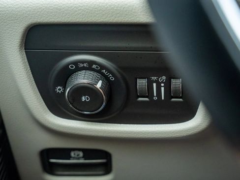 Used 2022 Jeep Grand Cherokee Overland AWD/4WD image 28